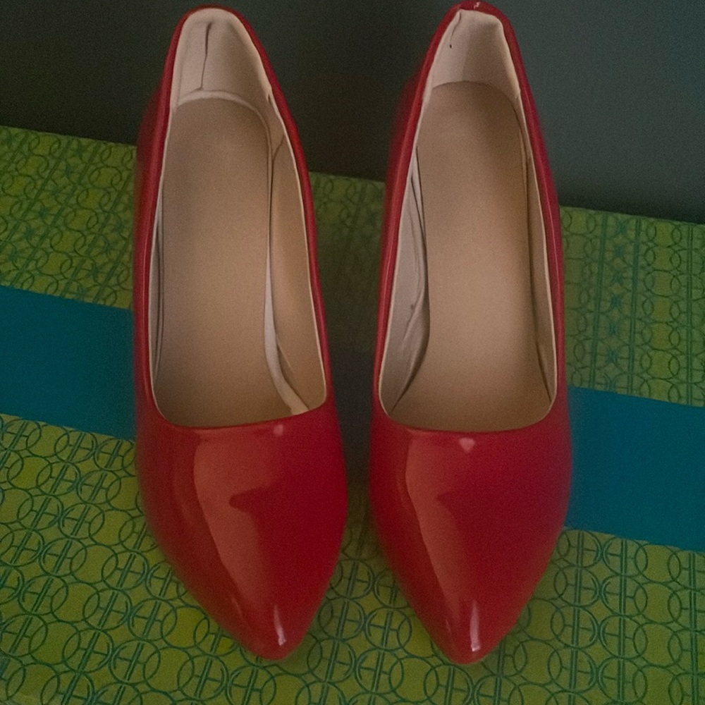 RED HEELS